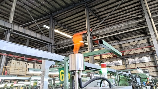 同是不銹鋼換熱管，為什么有的很亮，有的很暗