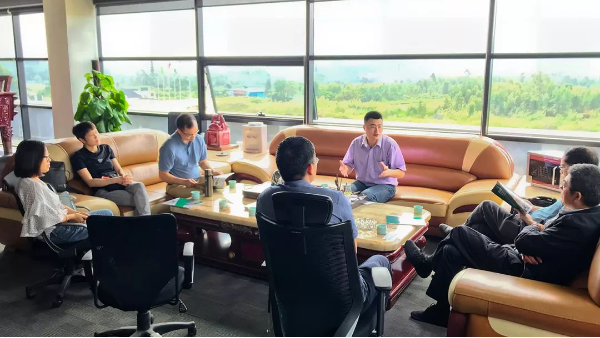 中國五礦商會、佛山外經(jīng)貿(mào)系統(tǒng)領(lǐng)導(dǎo)蒞臨雙興指導(dǎo)工作